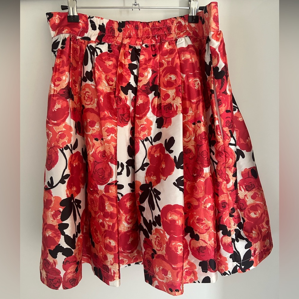 Frances Valentine NWT floral skirt. L
